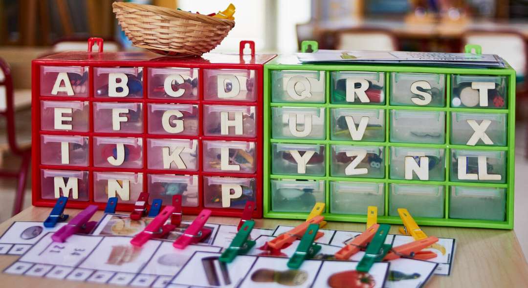 Reading Writing Alphabet sounds phonics in Montessori Method